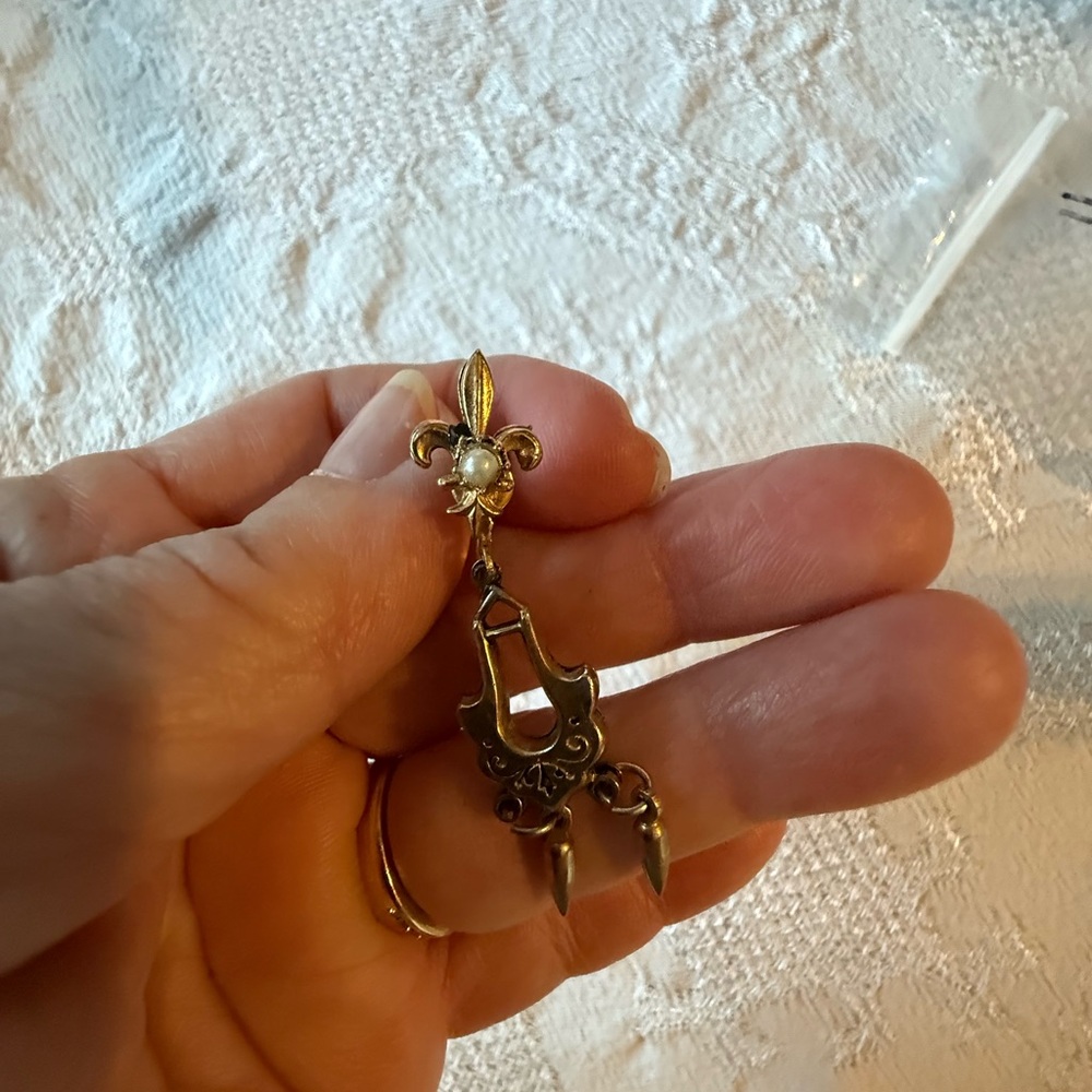 Vintage Earrings with Pearl.